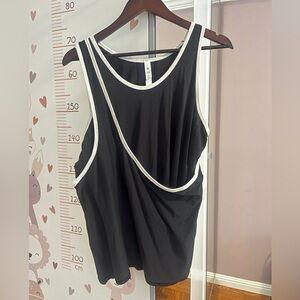 lululemon athletica Size 8 Black Vintage Training Lined Tank Top